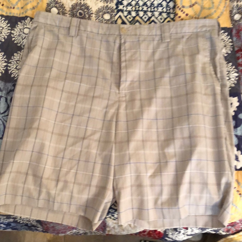 Men’s golf shorts